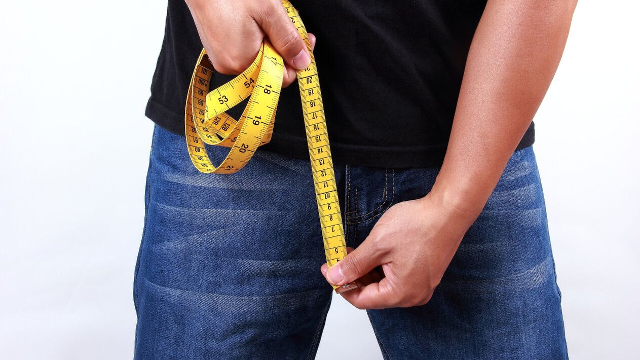 muž měření penisu před zvětšením